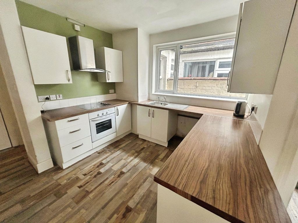 Property photo 2 of 8 Kitchen