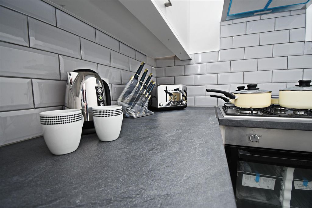 Property photo 3 of 13 1 - 38 Queensberry.Jpg