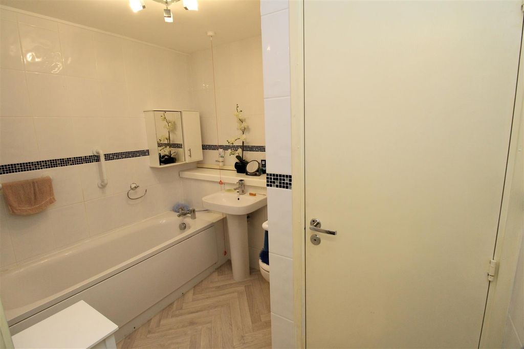 Property photo 3 of 15 Bathroom1.Jpg