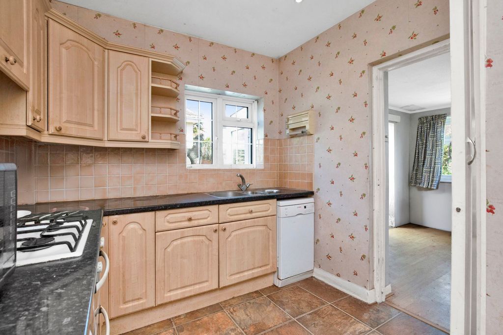Property photo 3 of 20 Kitchen