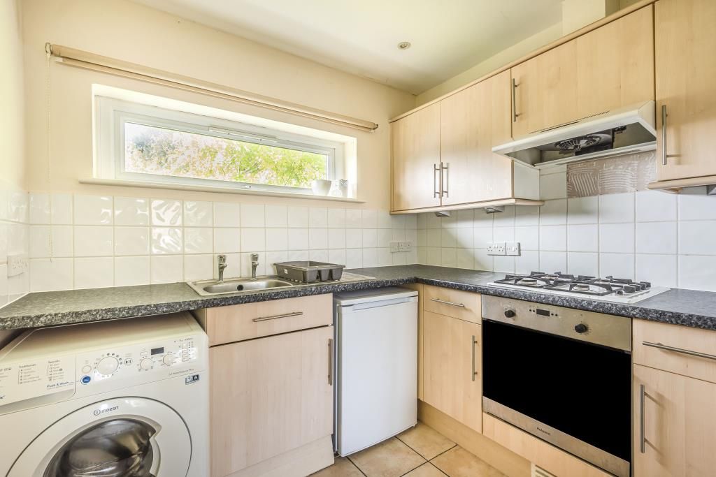 Property photo 3 of 10 Kitchen