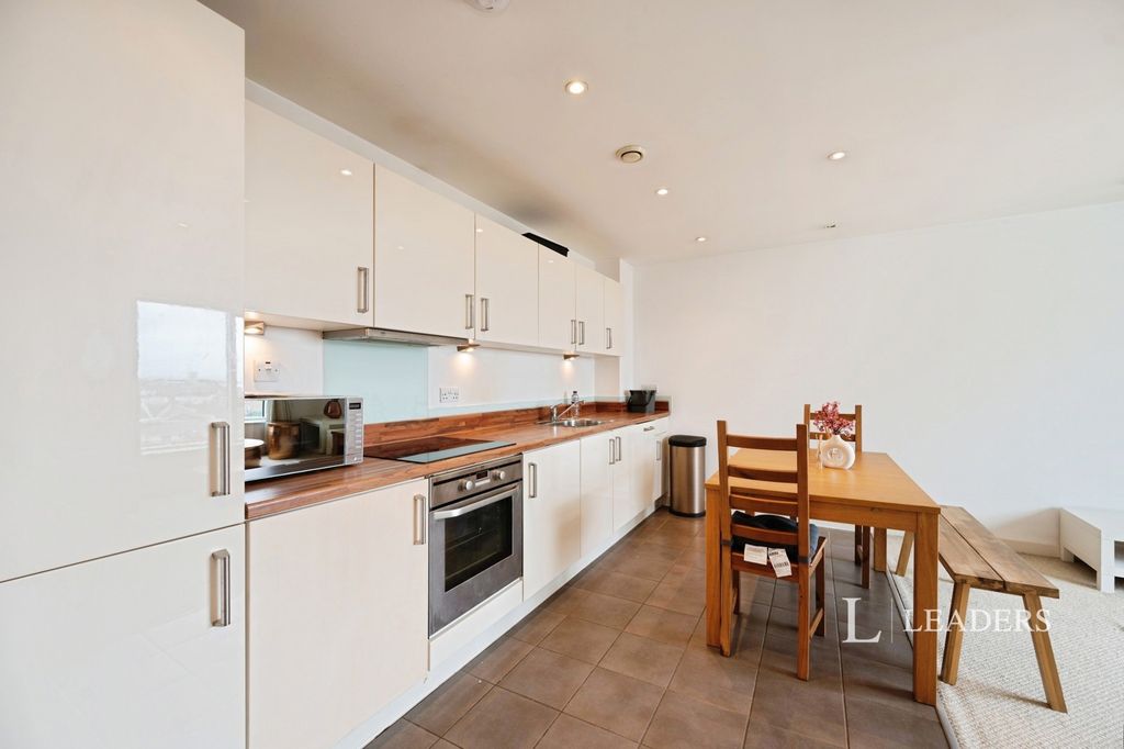 Property photo 3 of 25 Pbox-Img.Jpg