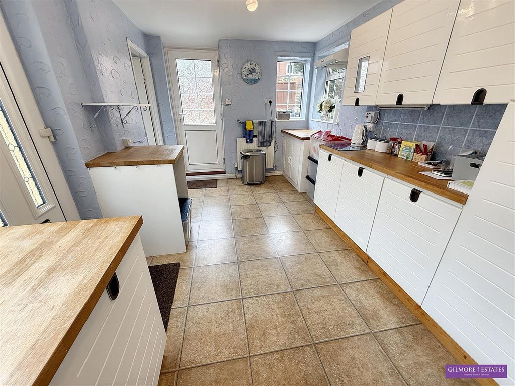 Property photo 3 of 22 Kitchen