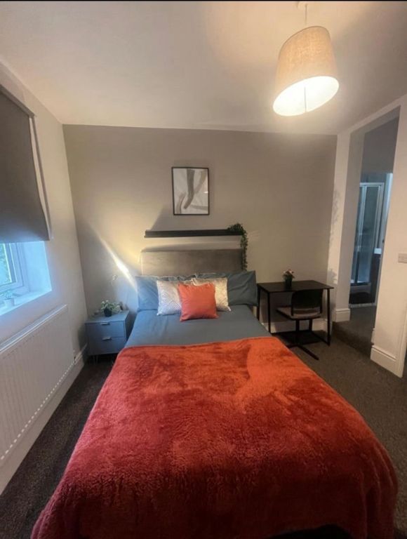 Property photo 2 of 8 A Cozy Double Bedroom Featuring A Comfortable Bed ...