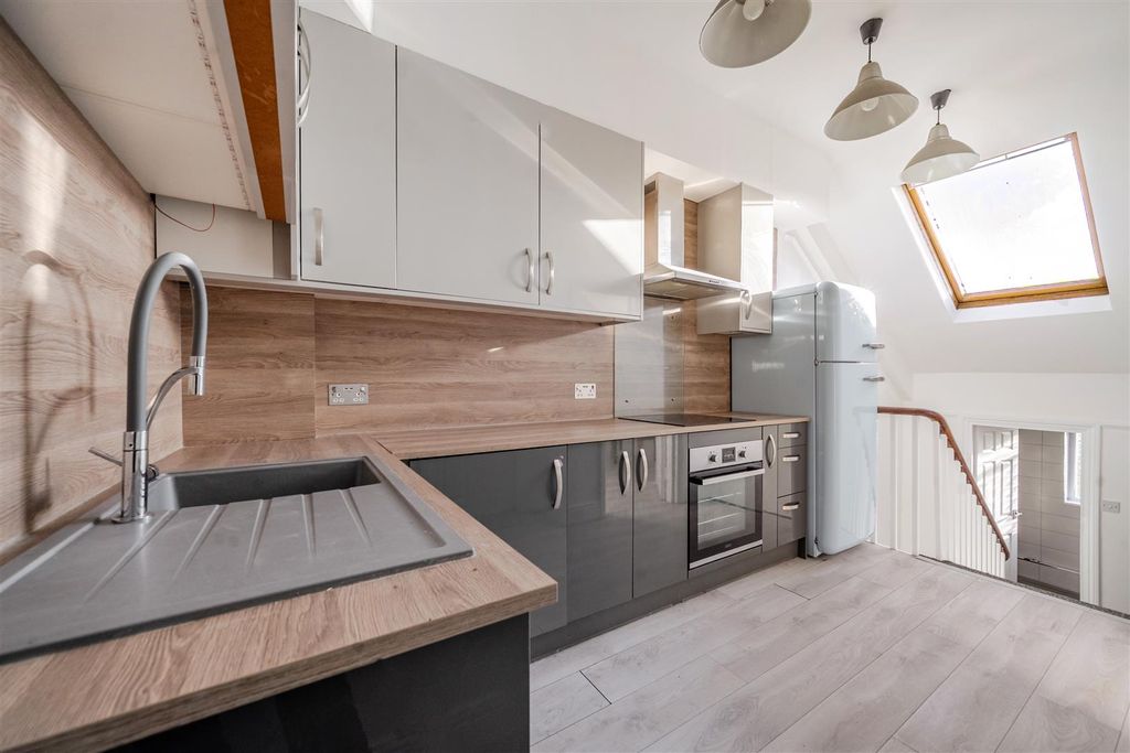 Property photo 2 of 12 1376760-1-691Af1Db63d88.Jpg