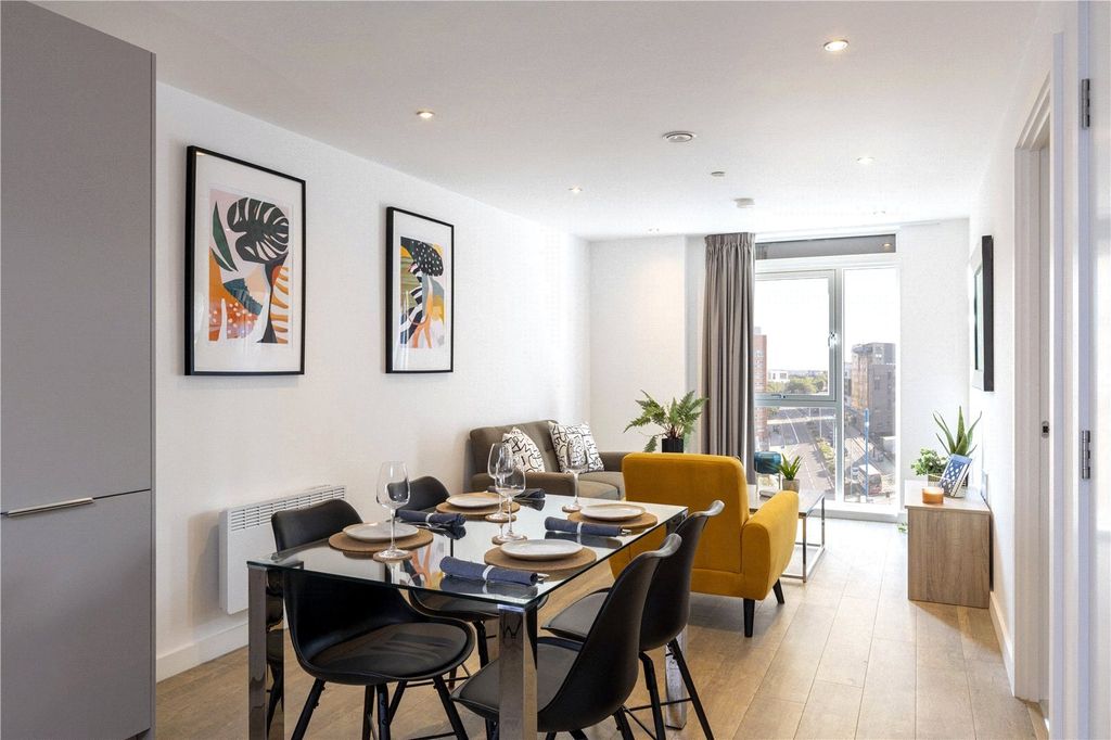 Property photo 1 of 10 Dining