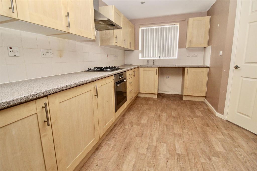 Property photo 3 of 10 Kitchen/Dining Room