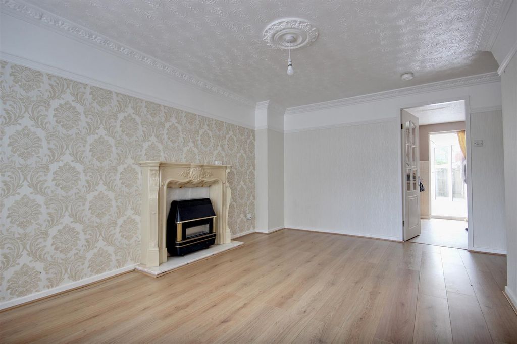 Property photo 3 of 10 Swallowfield (6).Jpg