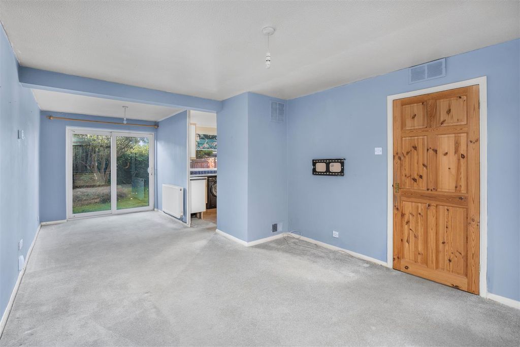 Property photo 2 of 11 74 Elton Road, Banbury-7.Jpg