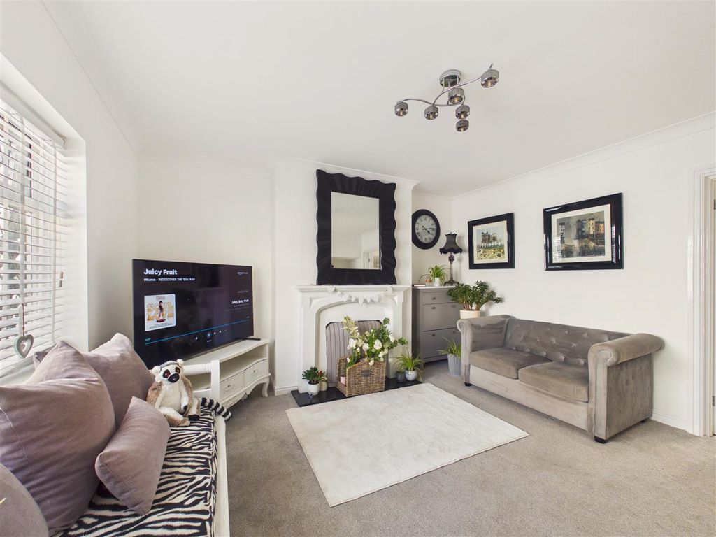 Property photo 3 of 16 Cam05451G0-Pr0182-Still008.Jpg