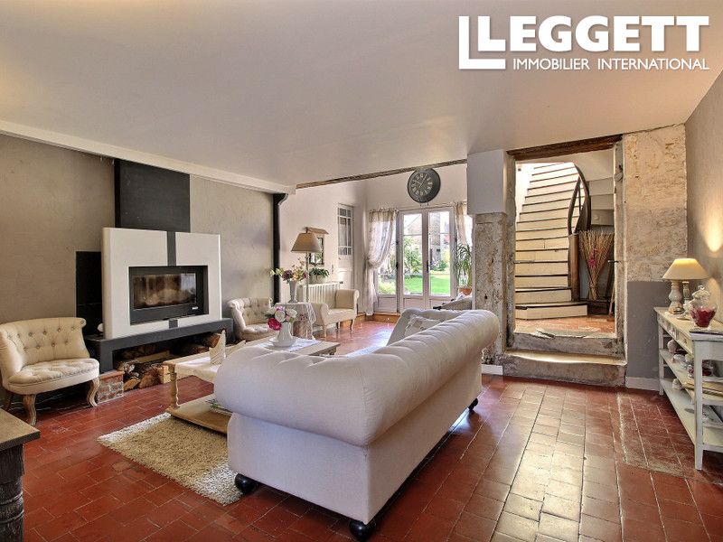 Property photo 2 of 10