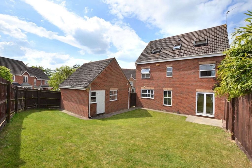 Property photo 2 of 27