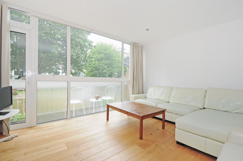 Property photo 3 of 10 Living Room