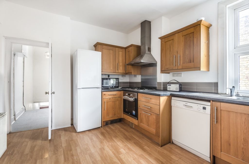 Property photo 2 of 6 Kitchen 2