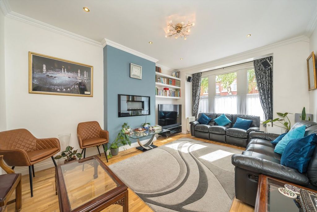 Property photo 3 of 12