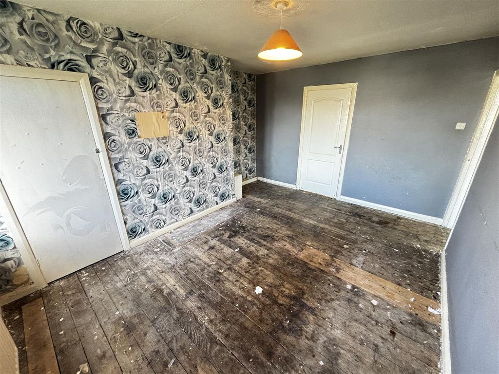 Property photo 3 of 14 Living Room