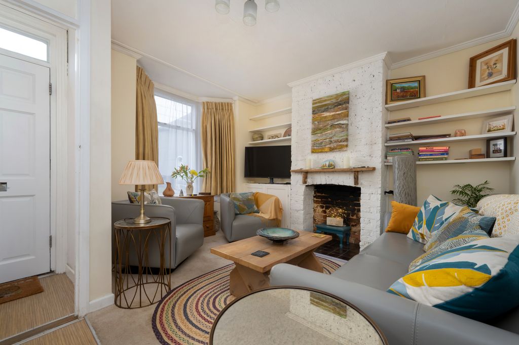 Property photo 2 of 16 Sitting Room