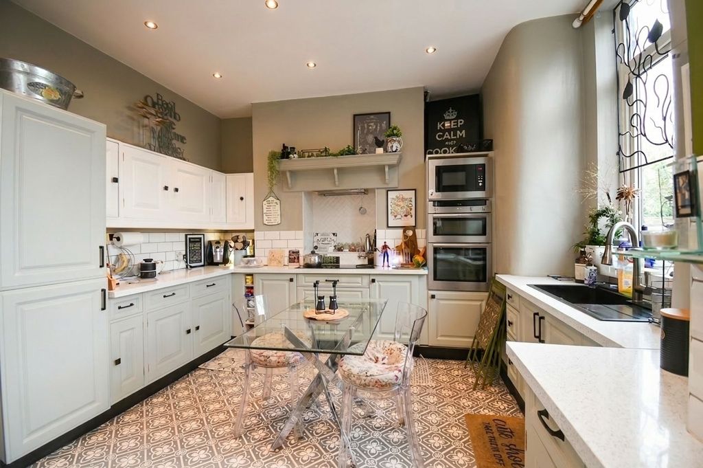 Property photo 2 of 30