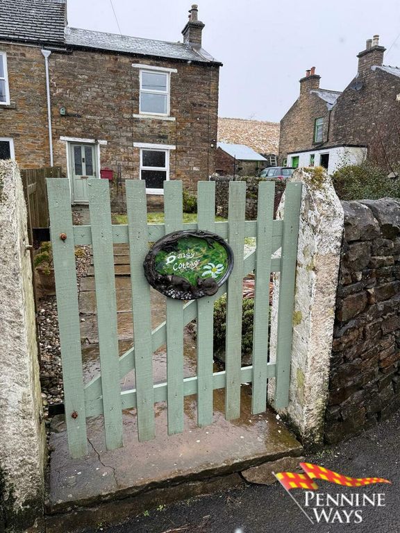 Property photo 2 of 12 Daisy Cottage