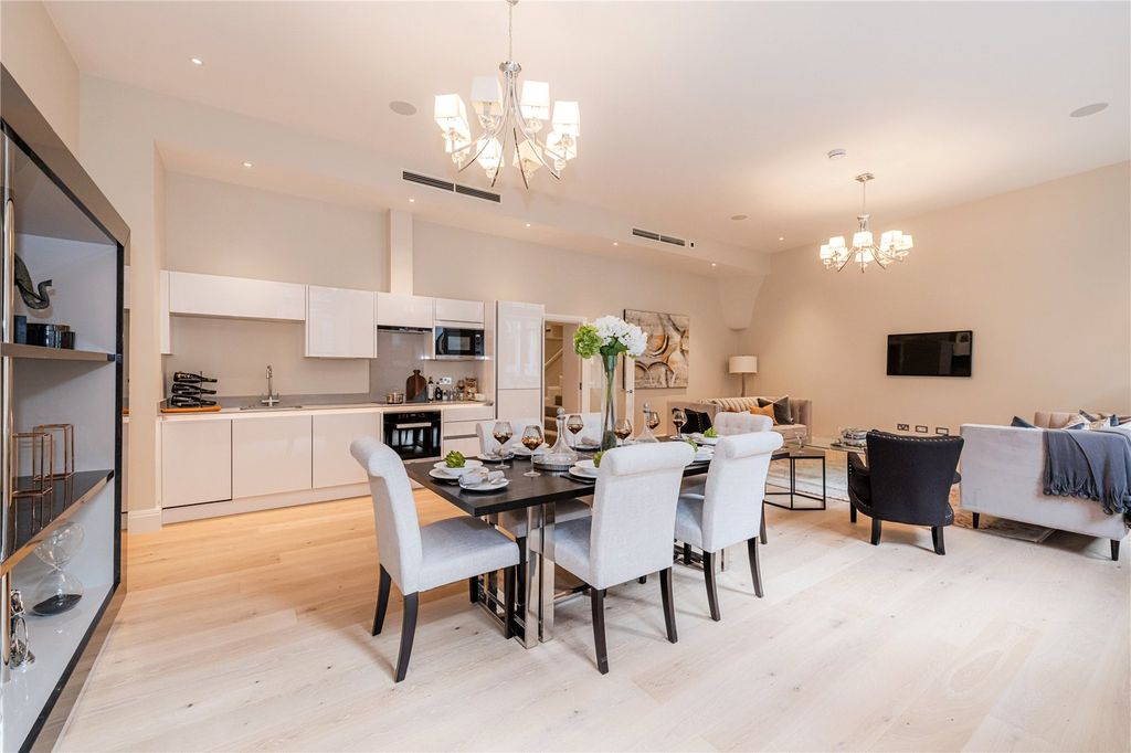 Property photo 3 of 12 Dining Room