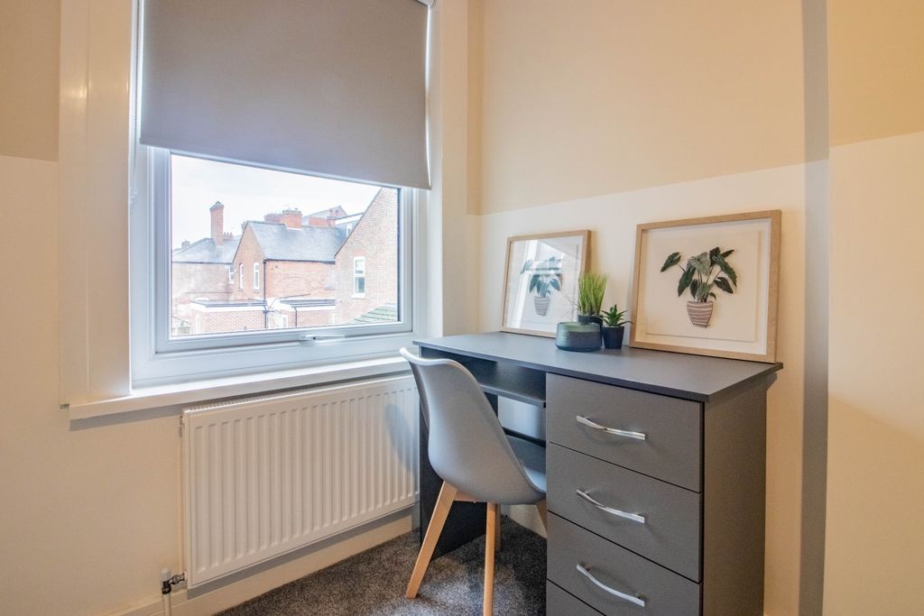 Property photo 2 of 10 E