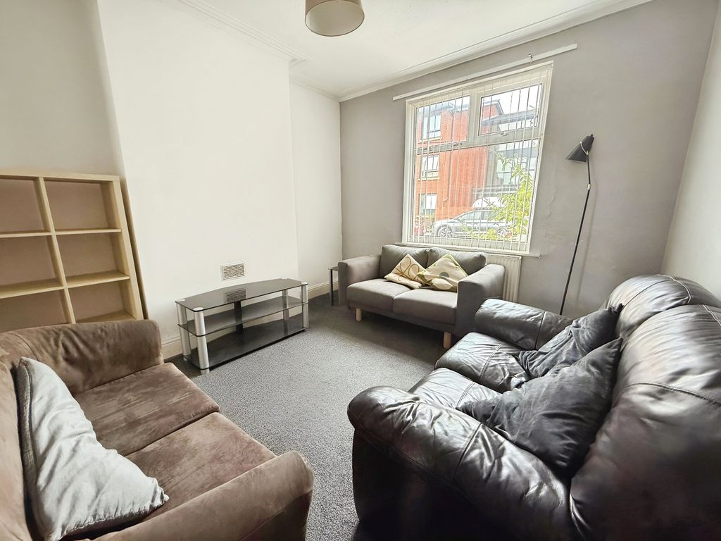 Property photo 3 of 11 Picture No. 38