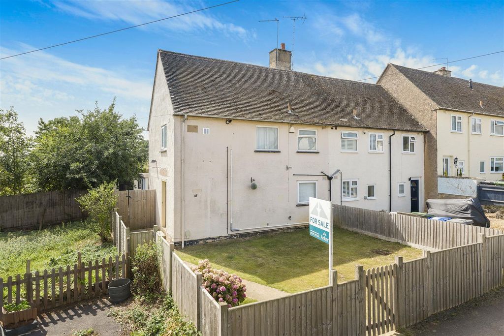 Property photo 3 of 15 48 Arbury Banks, Chipping Warden-1.Jpg