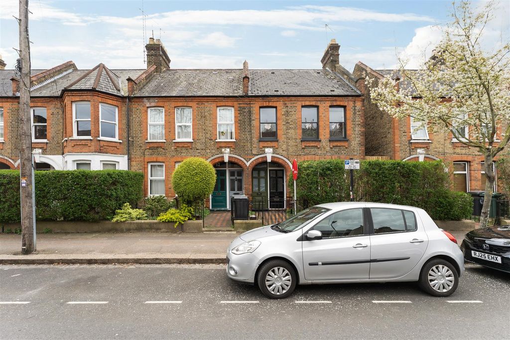 Property photo 1 of 24 Brettenham Road, E17