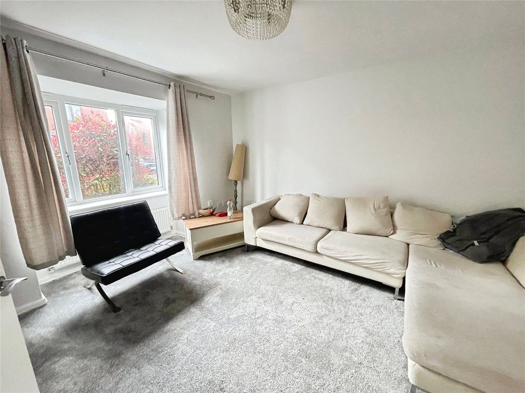 Property photo 3 of 13 Lounge