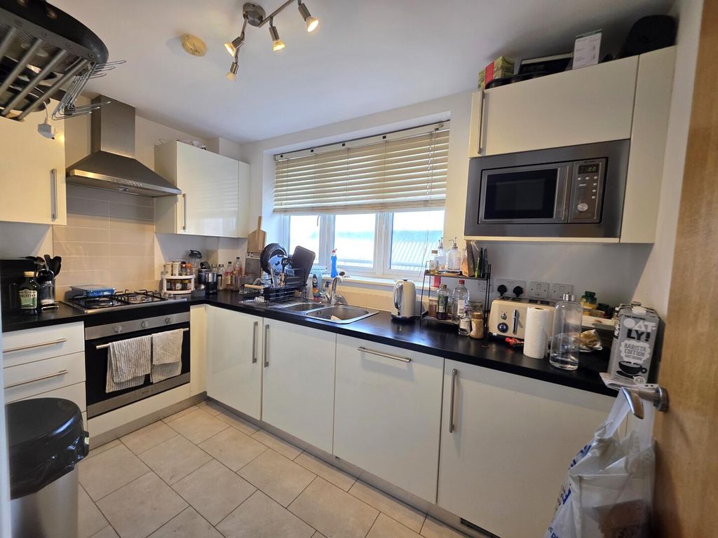 Property photo 2 of 6 Kitchen