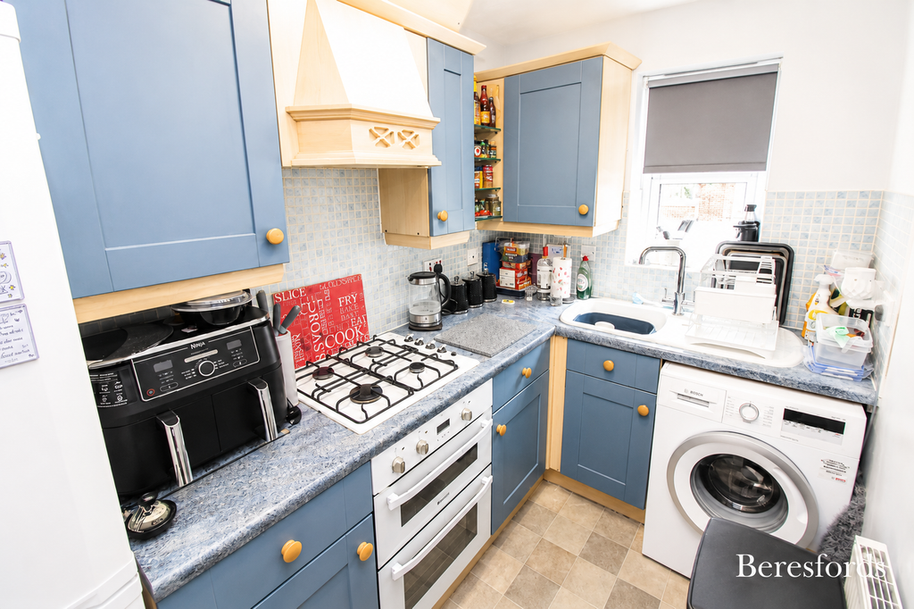 Property photo 3 of 5 Kitchen