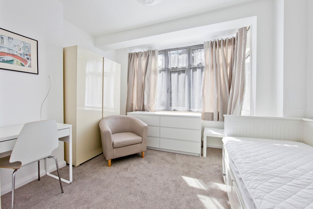 Property photo 1 of 5 Bedroom