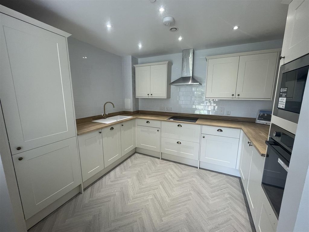 Property photo 3 of 15 17 Elm 14.Jpg