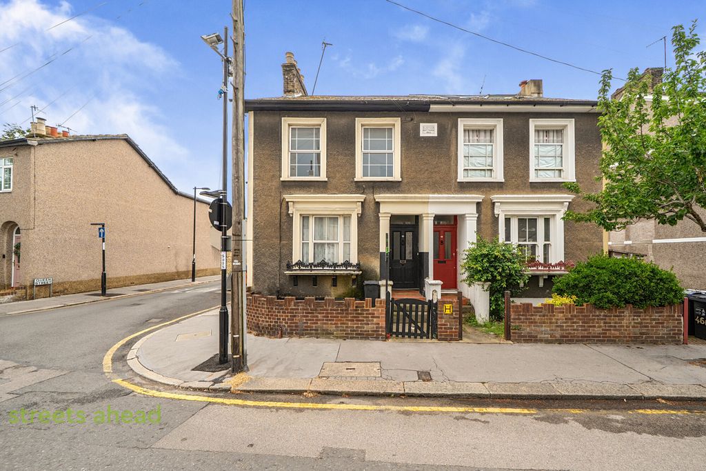 Property photo 1 of 16 d9Bf587F-4F5E-4cc...