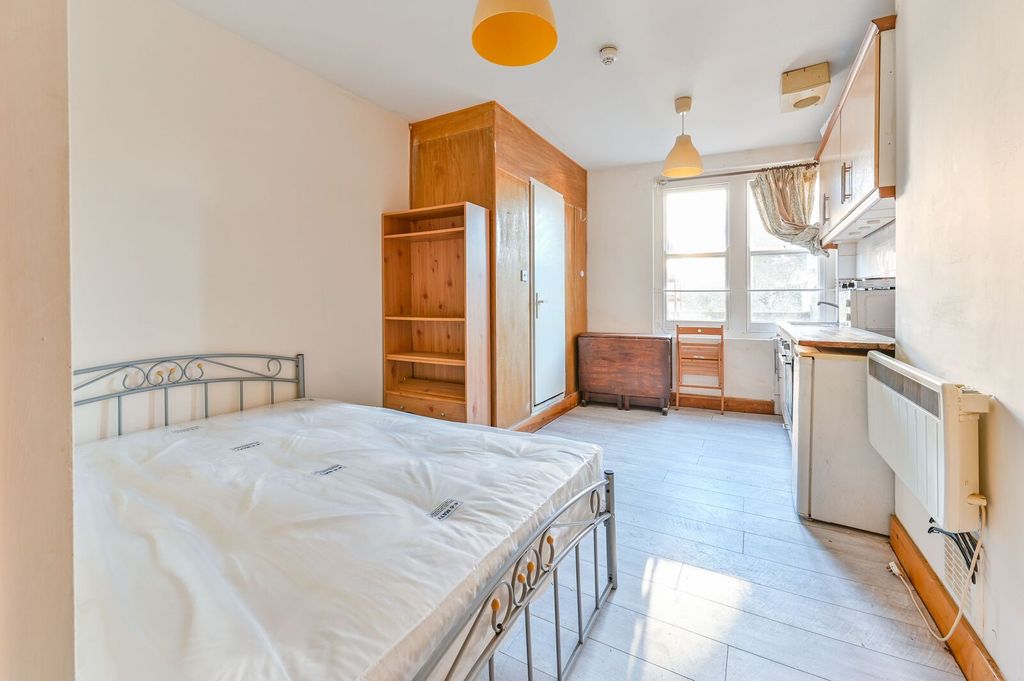 Property photo 1 of 5