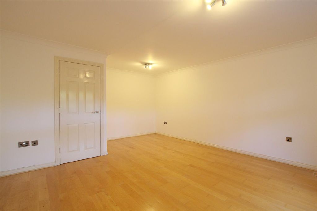 Property photo 3 of 12 Img_9346.Jpg