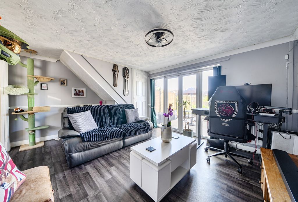 Property photo 2 of 16 1445876-3-69Ea242...