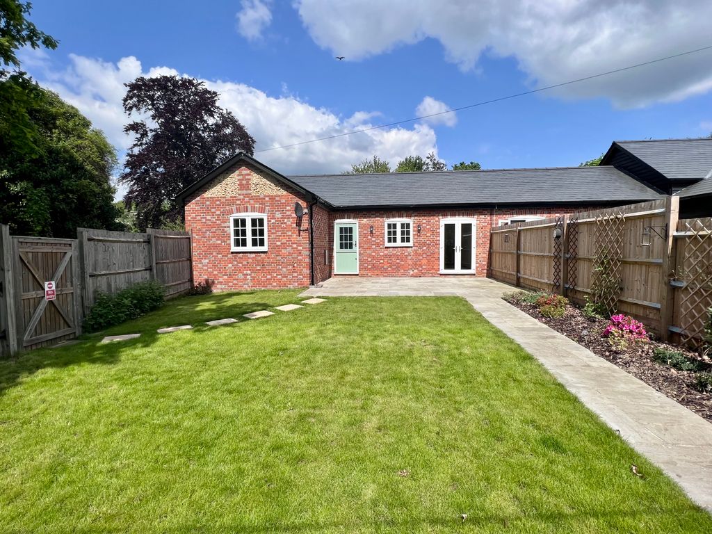 Property photo 1 of 9 Garden