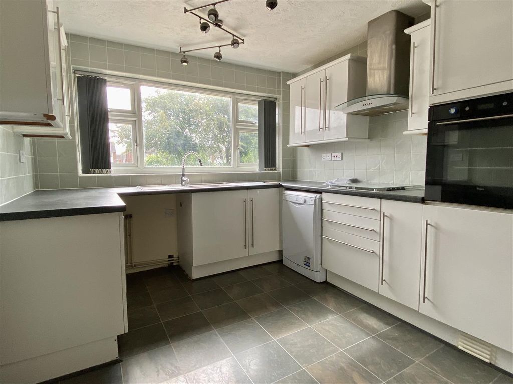 Property photo 2 of 14 Kitchen