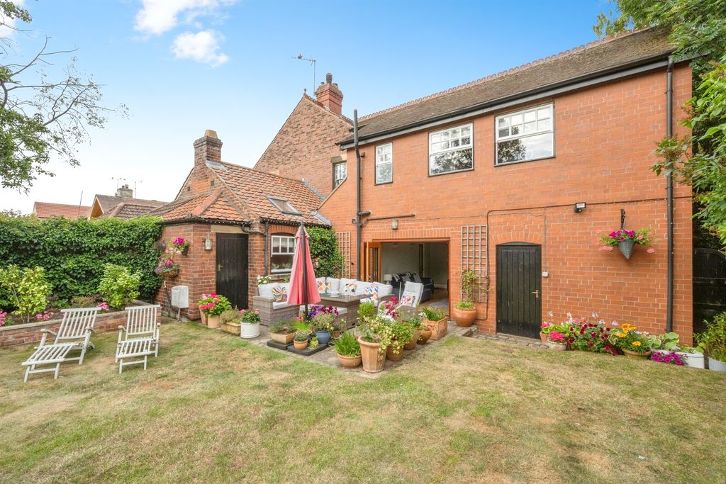 Additional image 20 of 5 bed semi-detached house for saleSt. Marys Road, Tickhill, Doncaster DN11
