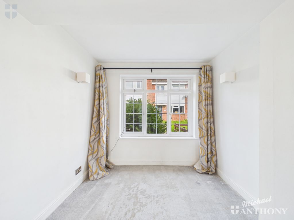 Property photo 3 of 13 Cam02773G0-Pr0413-Still007