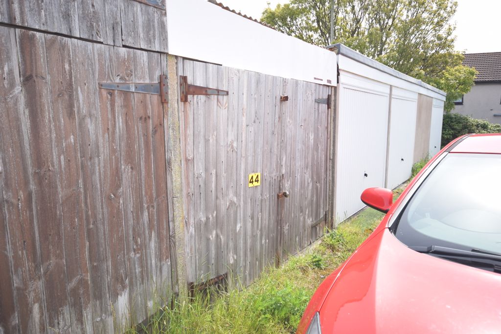 Property photo 3 of 3 Garage