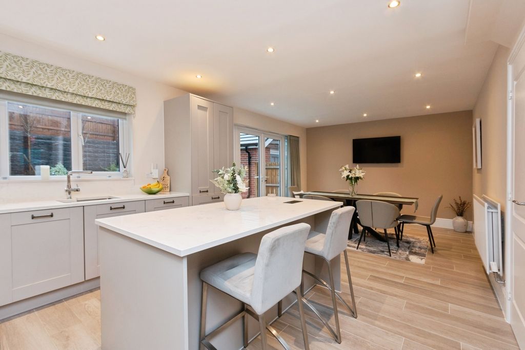 Property photo 2 of 27 Pbox-Img.Jpg