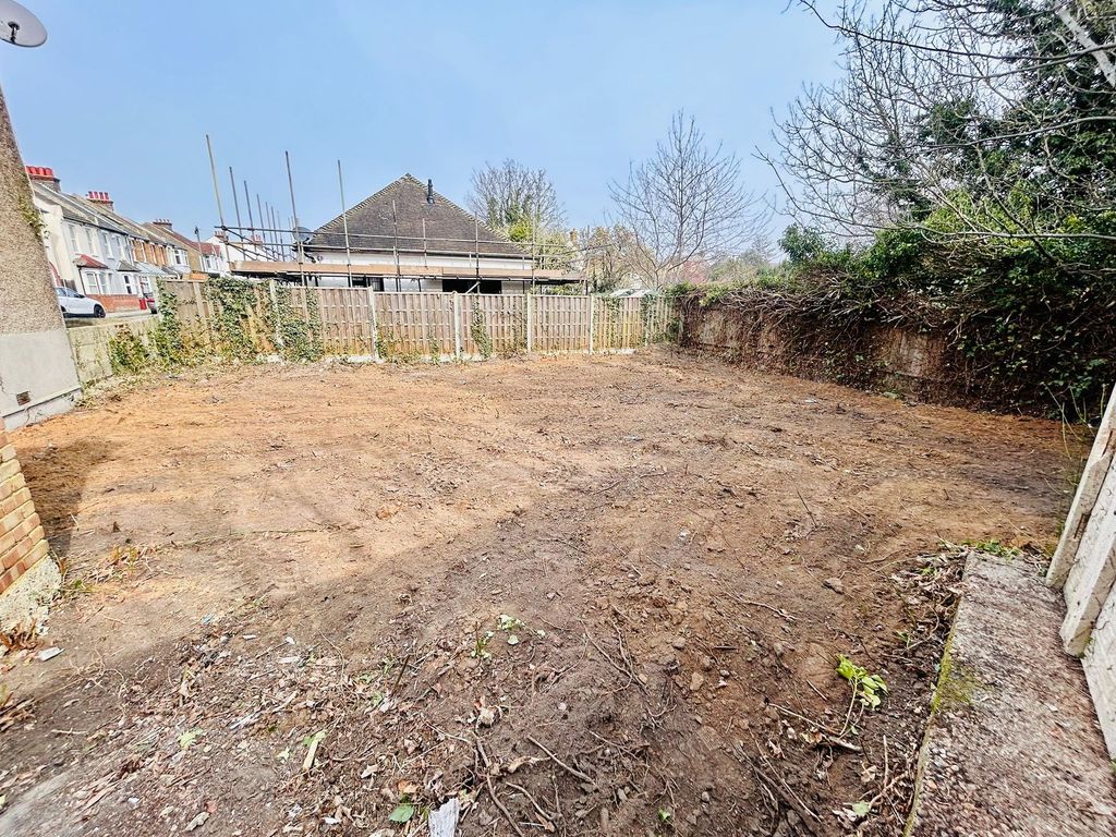 Property photo 3 of 5