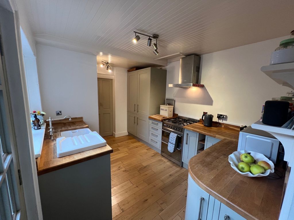 Property photo 3 of 15 Kitchen