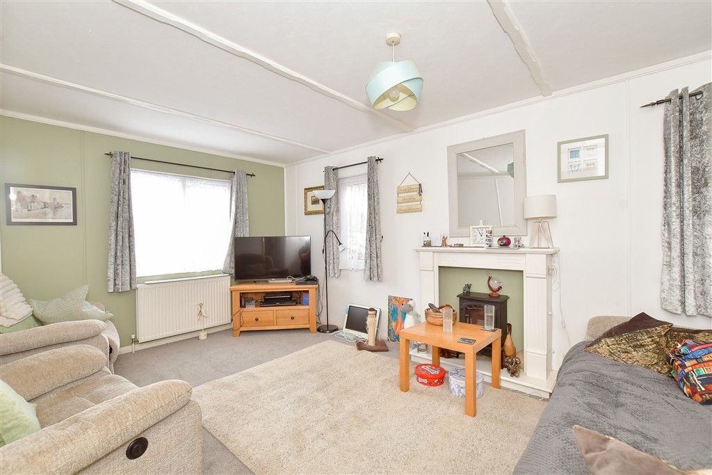 Property photo 3 of 10 Lounge