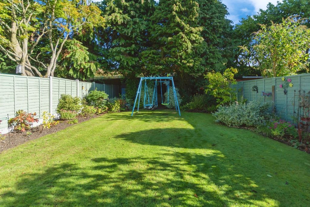 Property photo 2 of 17 Photo