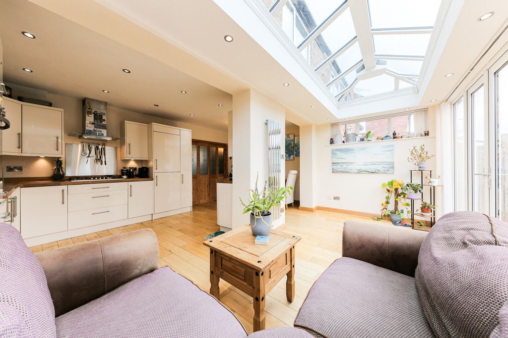 Property photo 2 of 16 Conservatory
