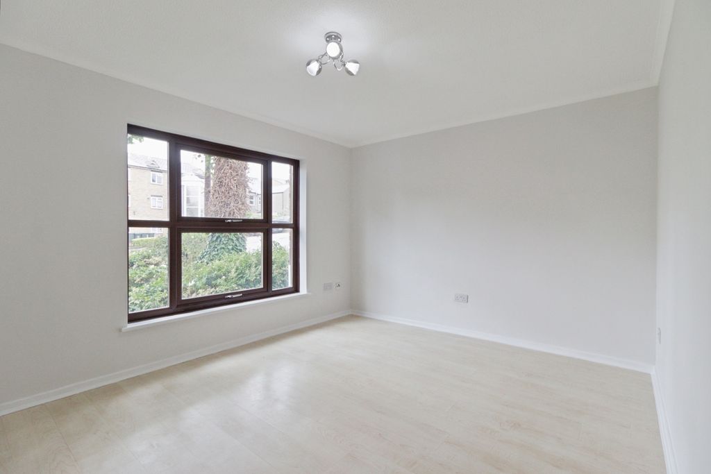 Property photo 2 of 11 Pbox-Img.Jpg