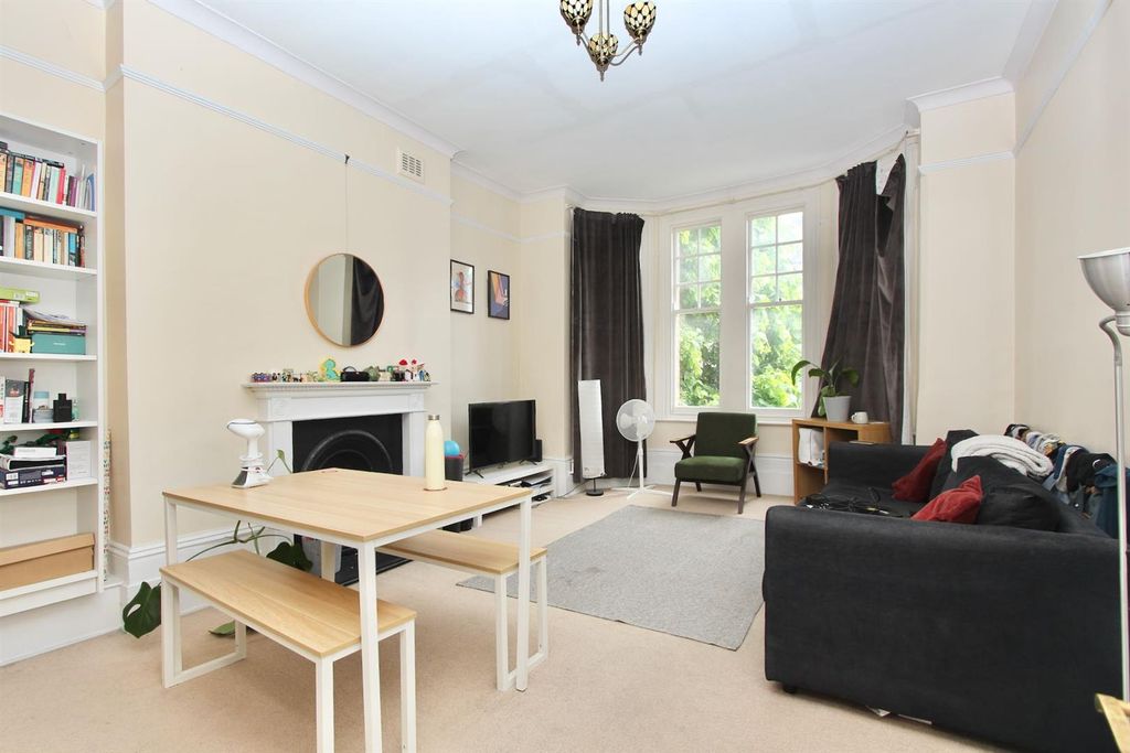 Property photo 1 of 9 Cranwich Road, N16
